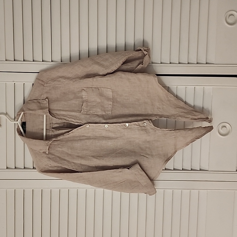 Made in Italy Cherish front tie button fown top. 100 % linen